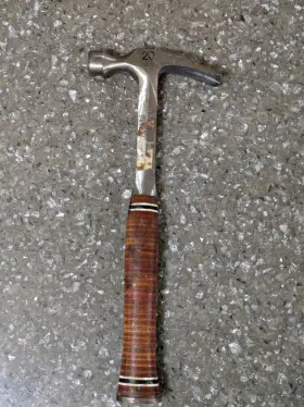 B0000224VB ESTWING Straight Claw Hammer Grip