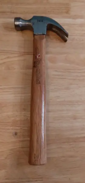TH20196Z HYPER TOUGH Wooden Handle Claw Hammer