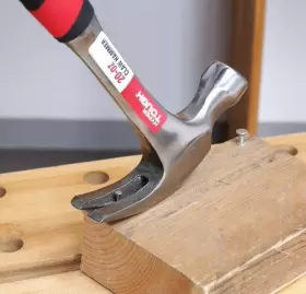 TH20199A HYPER TOUGH Steel Shaft Claw Hammer Grip #2