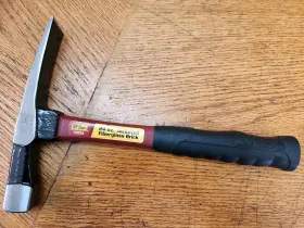 15024 IVY CLASSIC Jacketed Fiberglass Brick Hammer