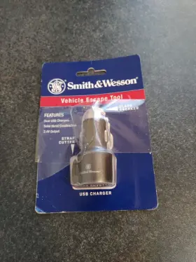 1117239 SMITH WESSON Escape Tool Dual Usb Glass Breaker Strap
