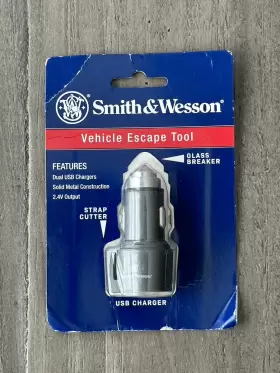 24113 SMITH WESSON Escape Tool Dual Usb Charger Glass Breaker