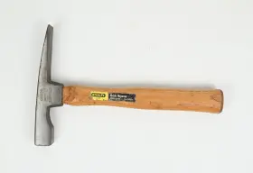 24-007 STANLEY Brick Hammer