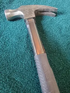 51-744 STANLEY Antivibe Claw Head Hammer