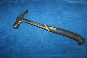 51-947 STANLEY Fatmax Antivibe Checked Framing Claw Hammer
